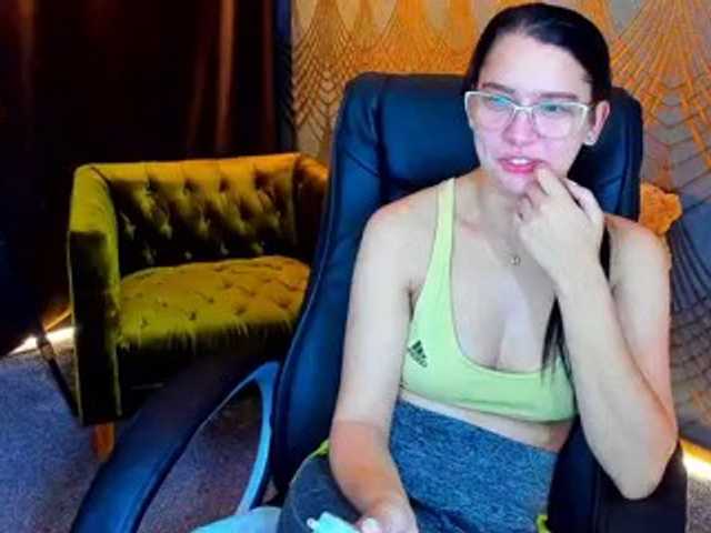 Livia-Shy live cam on BongaCams
