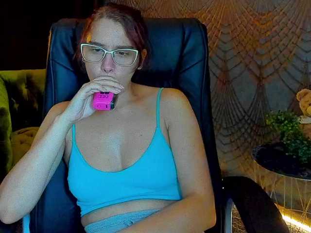 Livia-Shy live cam on BongaCams