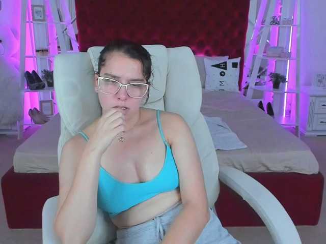 Livia-Shy live cam on BongaCams