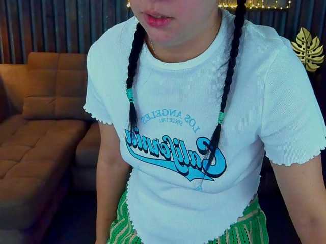 Livia-Shy live cam on BongaCams