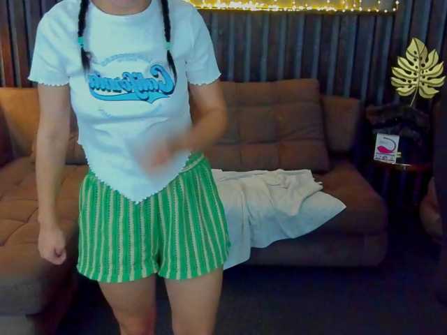 Livia-Shy live cam on BongaCams