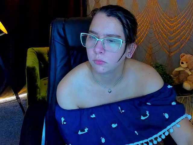 Livia-Shy live cam on BongaCams