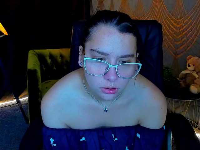 Livia-Shy — live female cam
