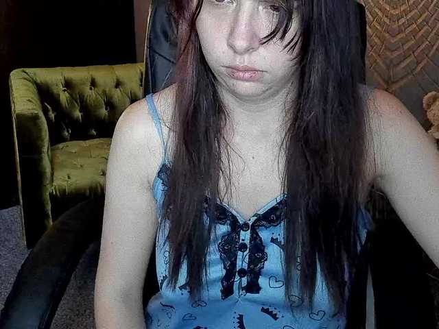 livia-shy cam belle