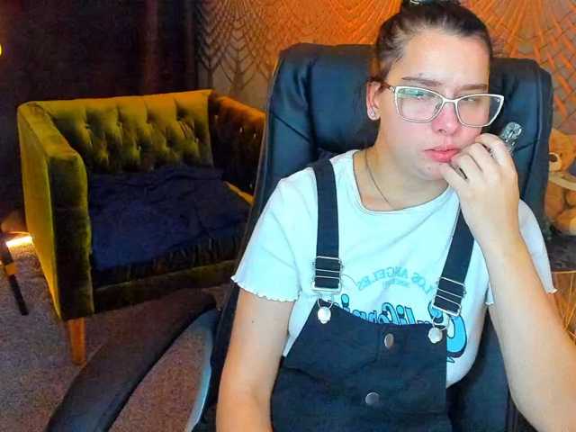 Livia-Shy live cam on BongaCams