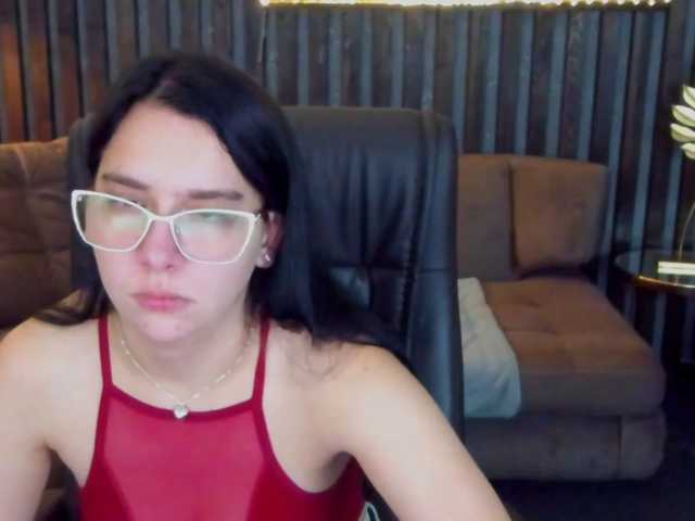 Livia-Shy, en directo ahora en BongaCams