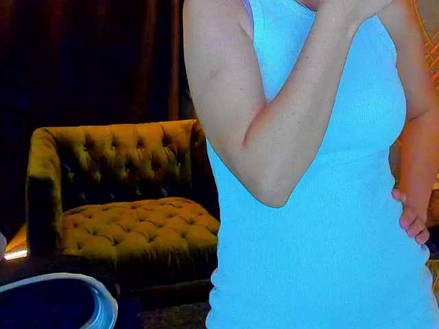 Livia-Shy live cam on BongaCams