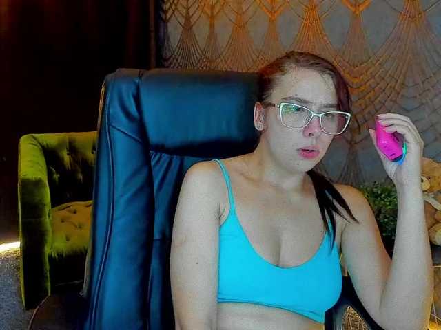 Livia-Shy live cam on BongaCams