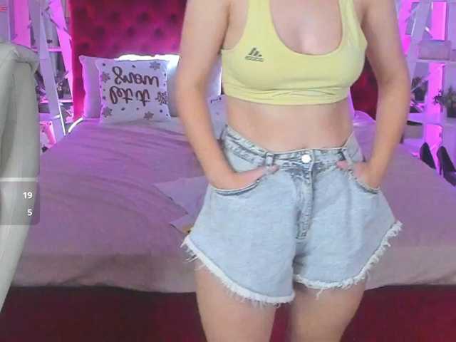 Livia-Shy, en vivo ahora en BongaCams