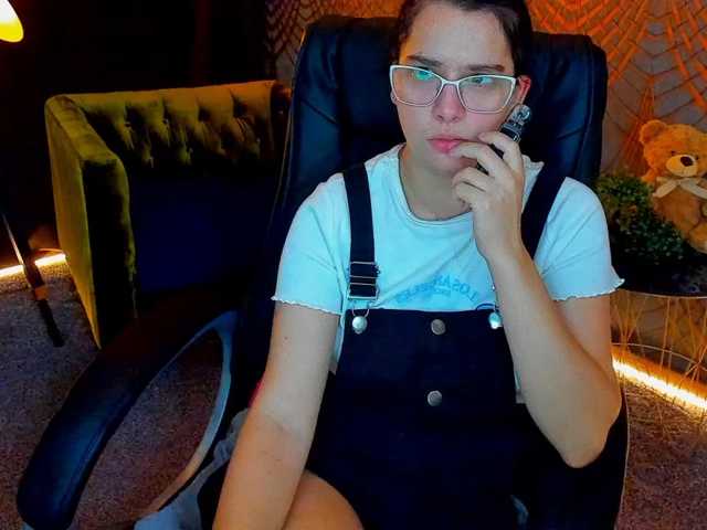 Livia-Shy live cam on BongaCams