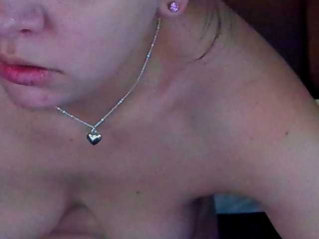 Livia-Shy live cam on BongaCams
