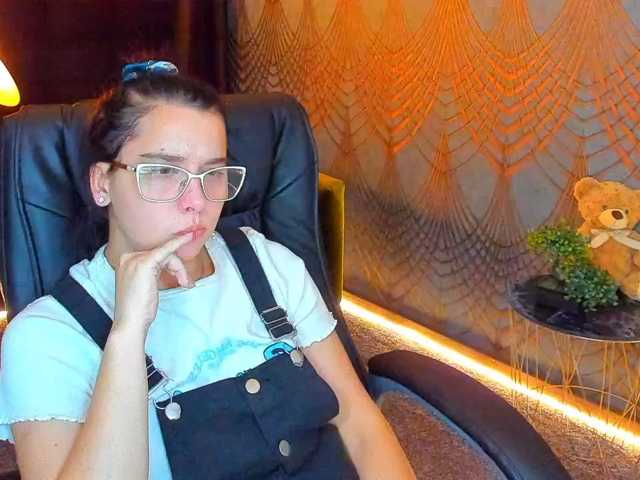 Livia-Shy live cam on BongaCams