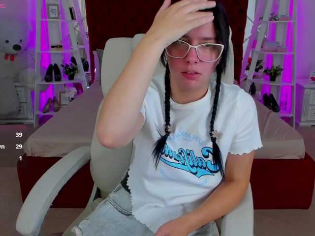 Livia-Shy live cam on BongaCams