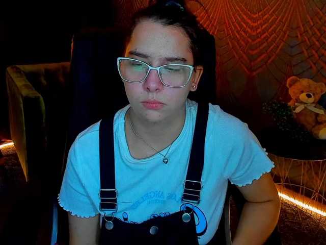 Livia-Shy live cam on BongaCams