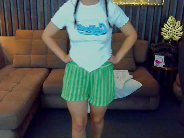Livia-Shy live cam on BongaCams