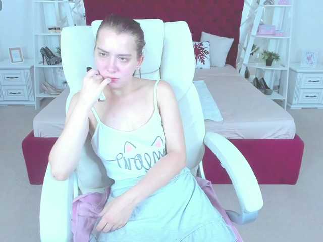 Livia-Shy live cam on BongaCams