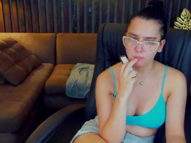 Livia-Shy, en vivo ahora en BongaCams