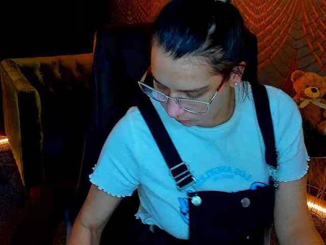 Livia-Shy live cam on BongaCams