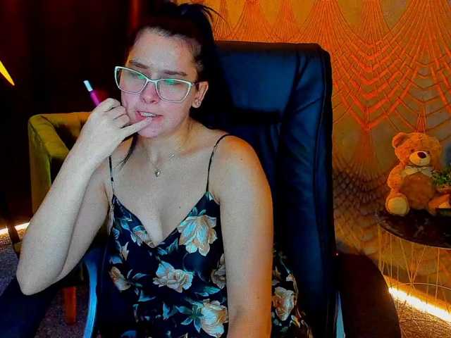 Livia-Shy webcam
