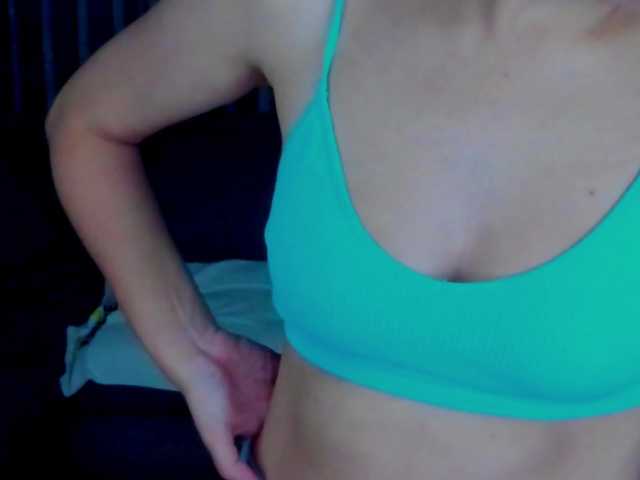 Livia-Shy live cam on BongaCams