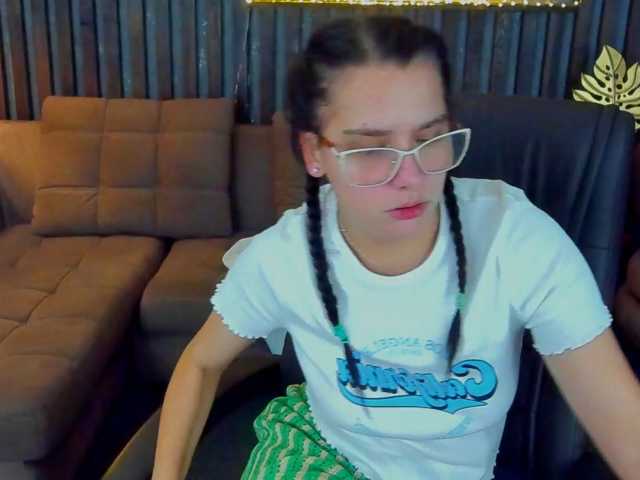 Livia-Shy live cam on BongaCams