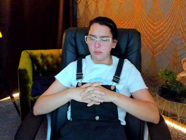 Livia-Shy live cam on BongaCams
