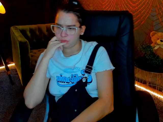 Livia-Shy live cam on BongaCams