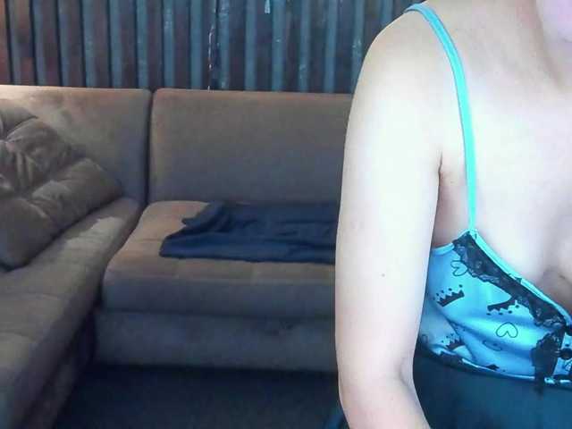 Livia-Shy live cam on BongaCams