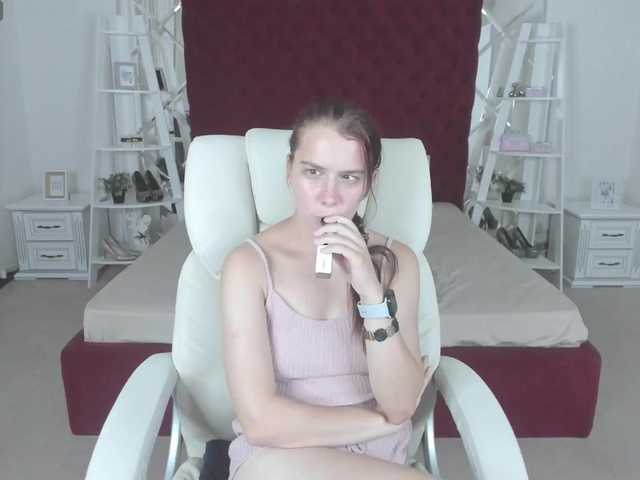 livia-shy online