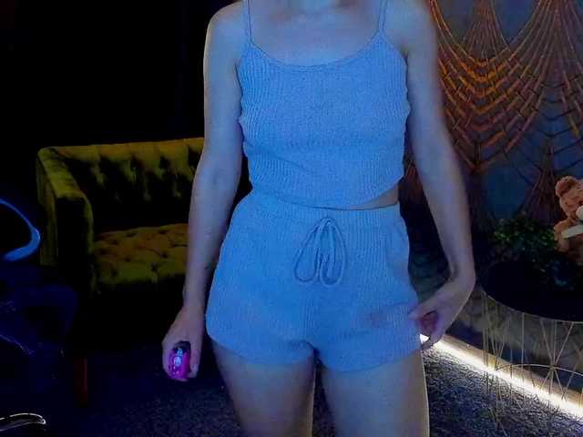 Livia-Shy live cam preview