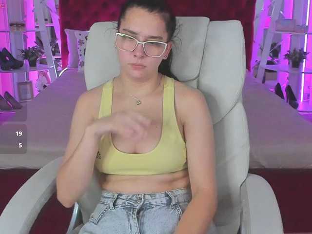 Livia-Shy live cam on BongaCams