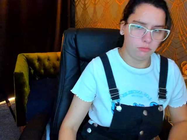 Livia-Shy live cam on BongaCams