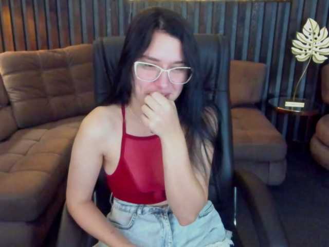 Livia-Shy, en directo ahora en BongaCams