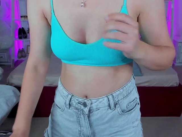 Livia-Shy live cam on BongaCams