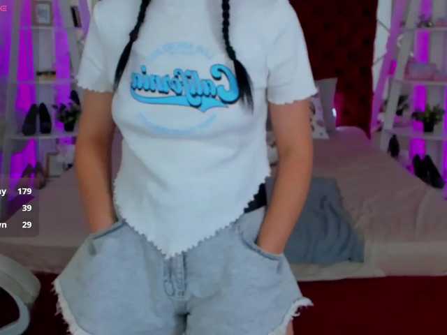 Livia-Shy live cam on BongaCams