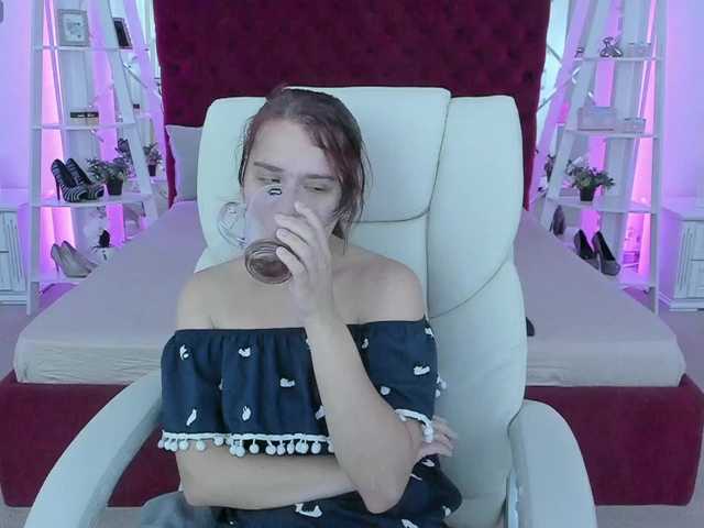 Livia-Shy live cam on BongaCams