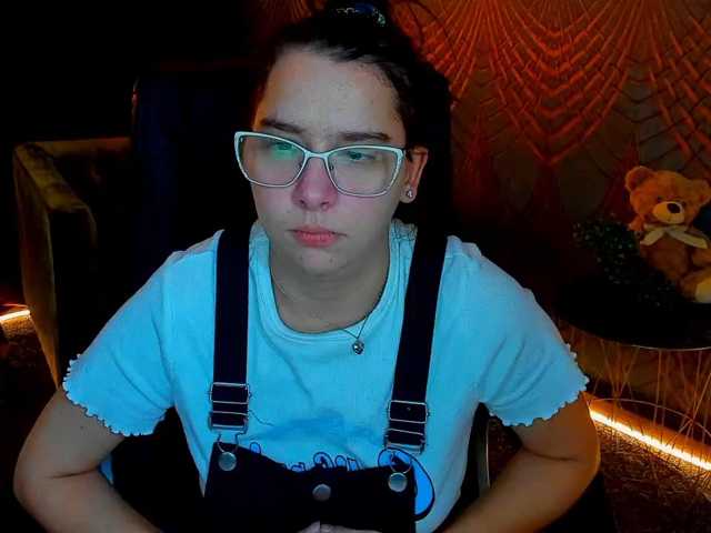 Livia-Shy live cam on BongaCams