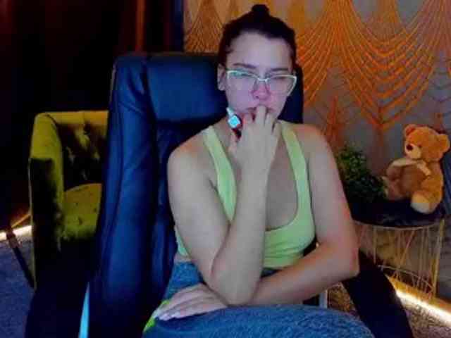 Livia-Shy webcam