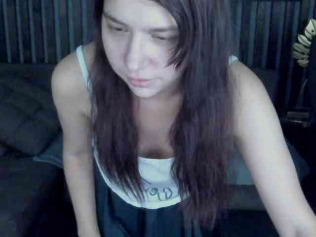 Model: Livia-Shy