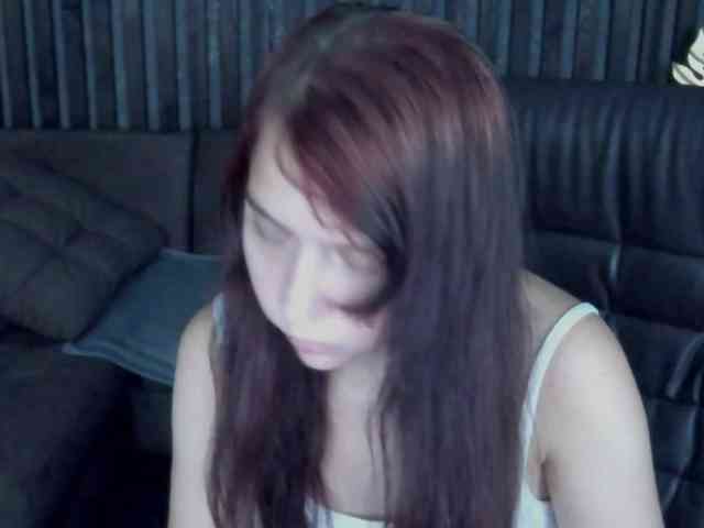 Model: Livia-Shy