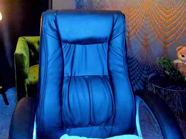 Livia-Shy webcam