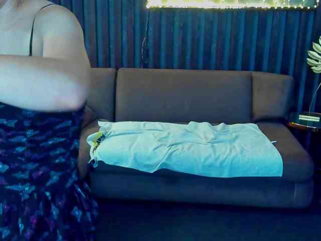 Livia-Shy webcam