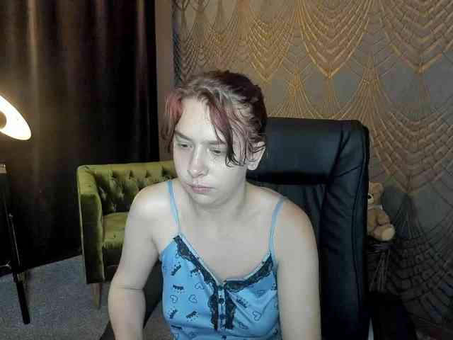 Livia-Shy webcam