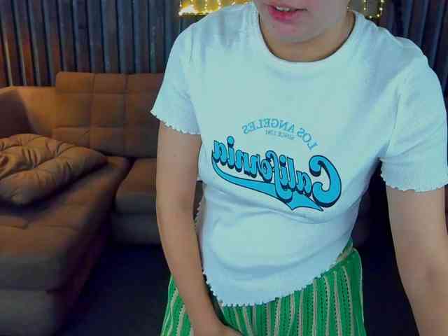 Livia-Shy webcam