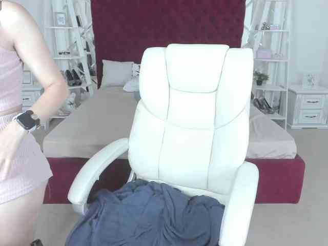 Livia-Shy webcam