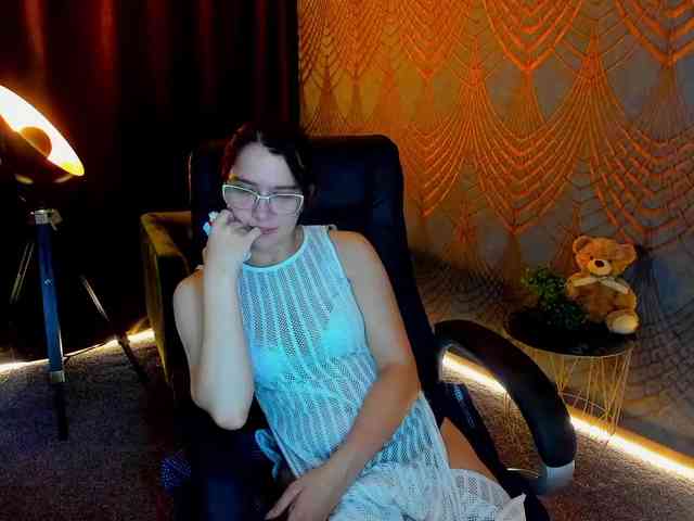 Livia-Shy webcam