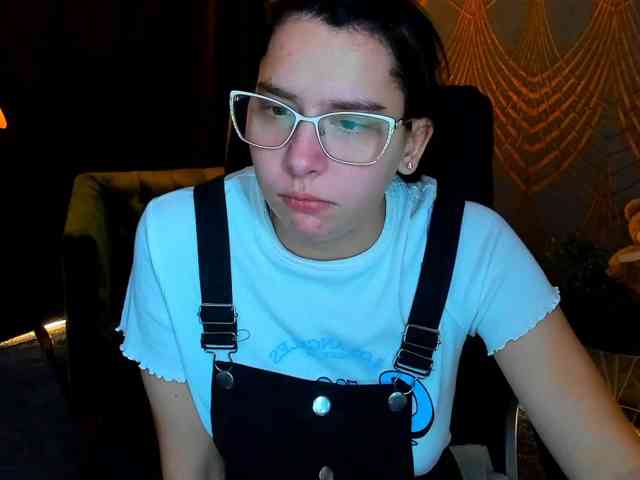 Livia-Shy webcam