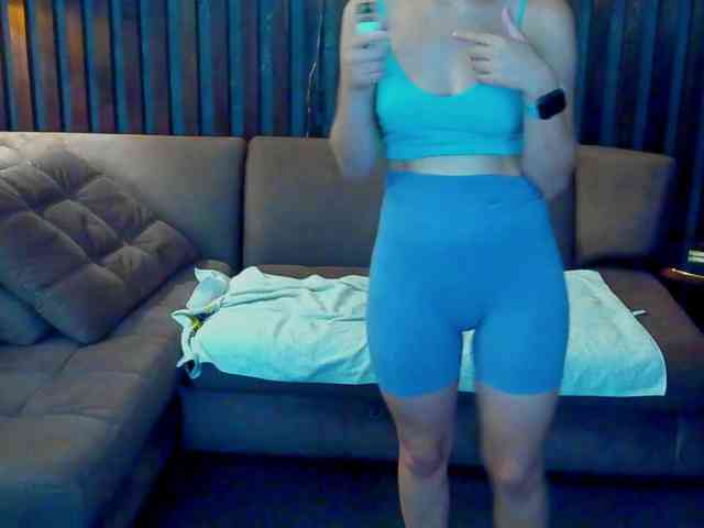 Livia-Shy webcam