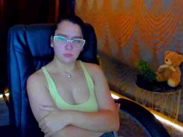 Livia-Shy webcam