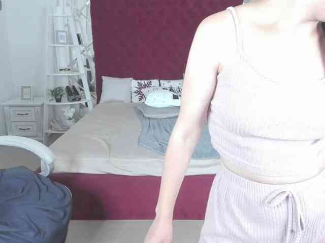 Livia-Shy webcam